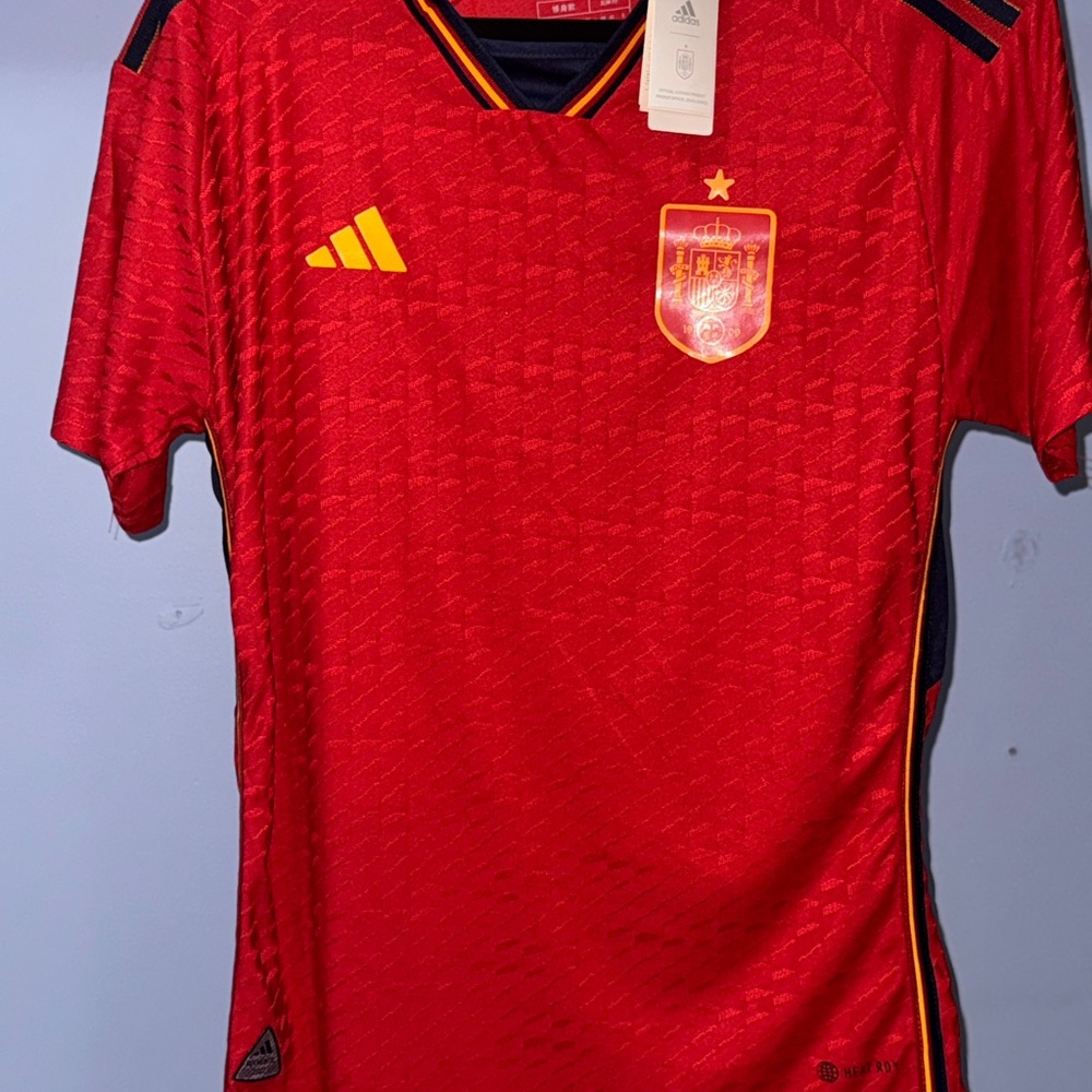SPAIN Adidas Men’s Soccer Spain 22 Hone   Authentic Jersey, Team Power